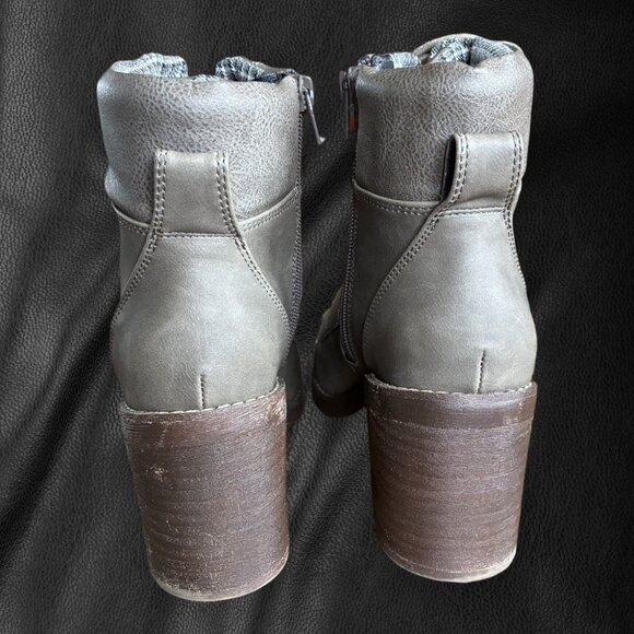 Crown Vintage Hollis Boots | 7M | Neutral Gray Taupe Side Zip, Block Heel EUC - Picture 3 of 7